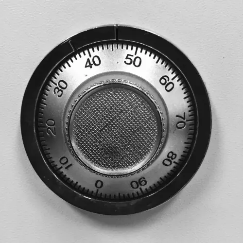 Procedere all’installazione della cassaforte a muro